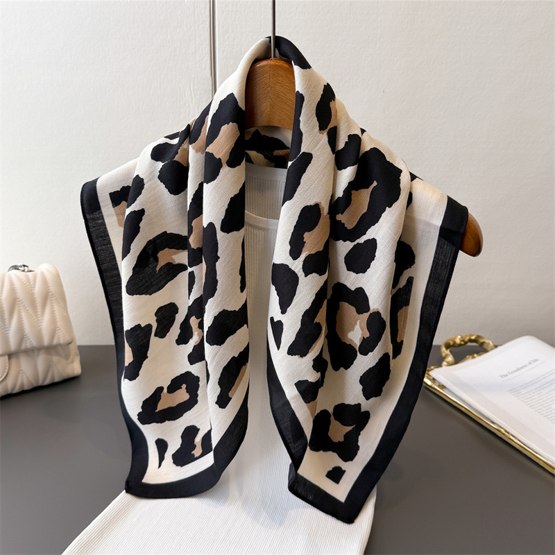 Face Scarf Mask - وشاح مربع فاخر بنقشة الفهد للربيع