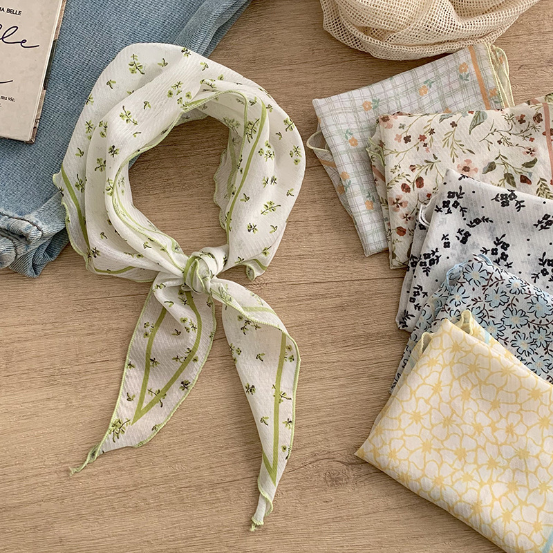 وشاح مثلث خفيف الوزن بنقوش زهو - مراجعة Ascot Neck Scarf وسعره