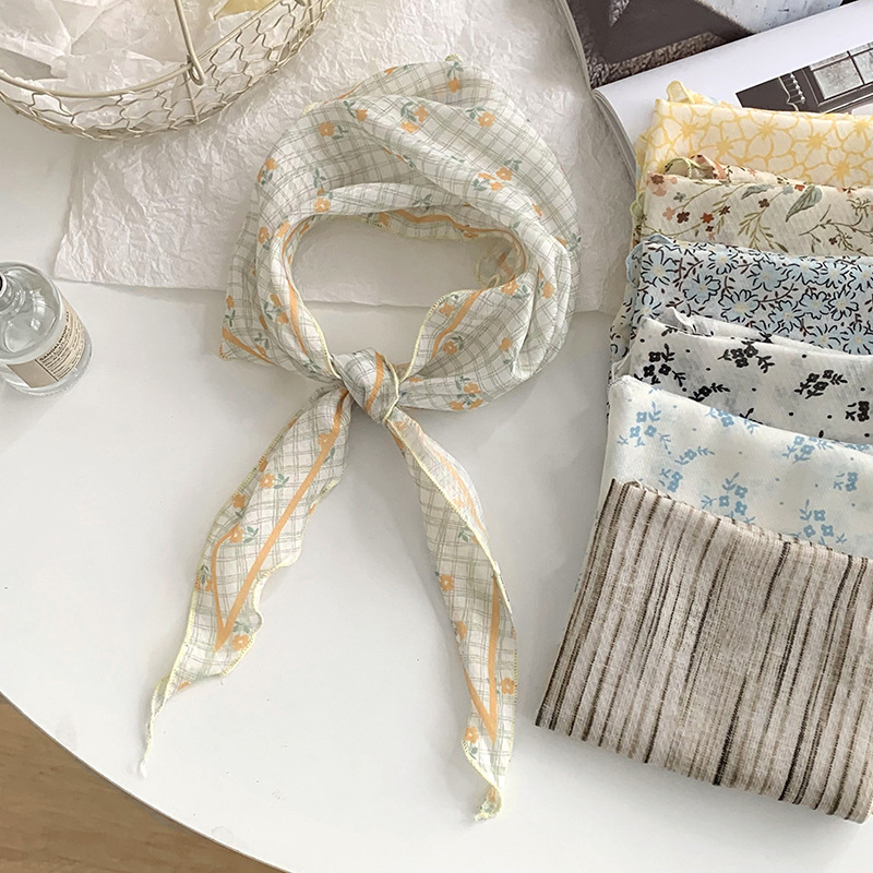 وشاح مثلث خفيف الوزن بنقوش زهو - مراجعة Ascot Neck Scarf وسعره