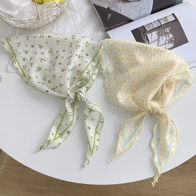 وشاح مثلث خفيف الوزن بنقوش زهو - مراجعة Ascot Neck Scarf وسعره